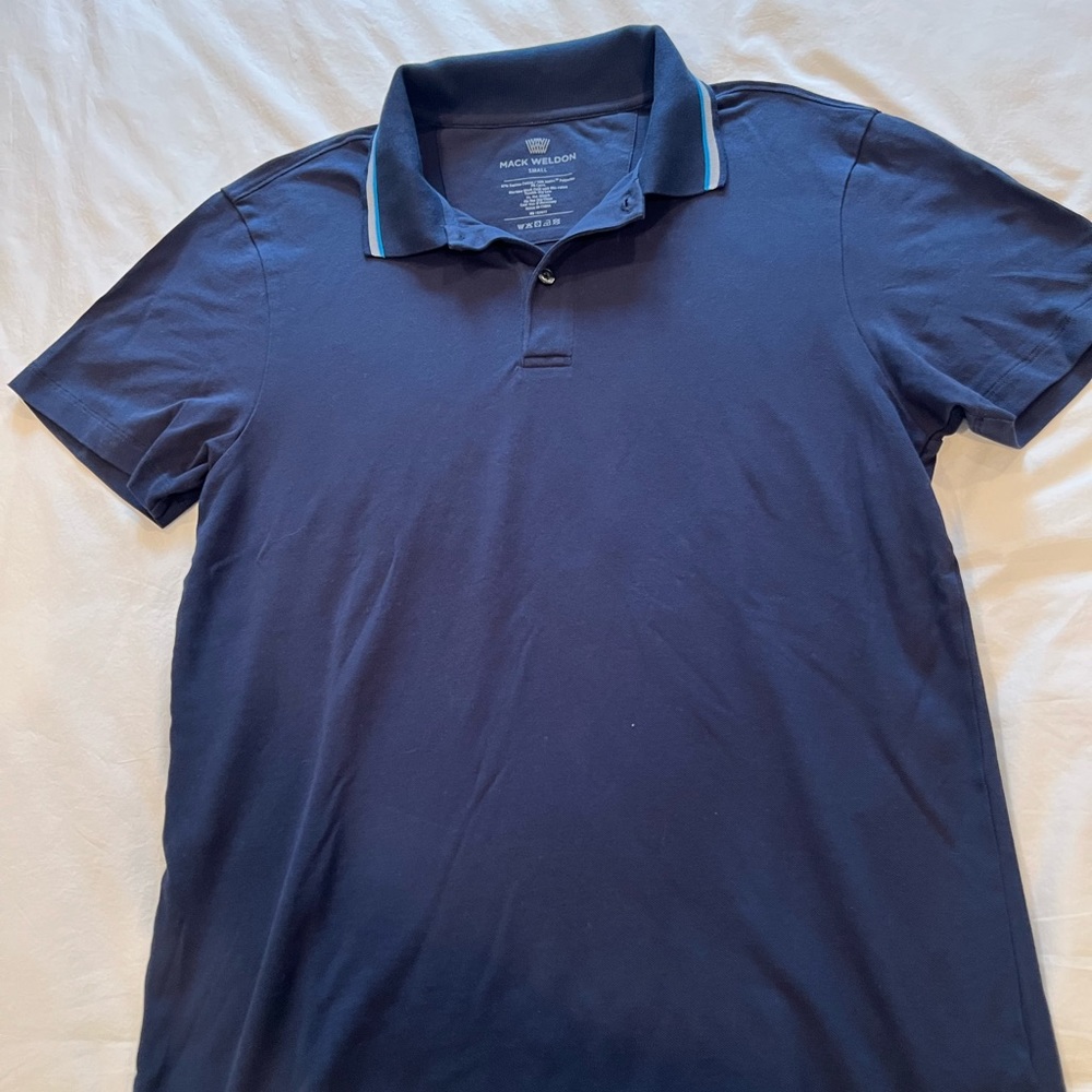 Mack Weldon Men’s Small Silver Pique Polo in True Navy Tipped